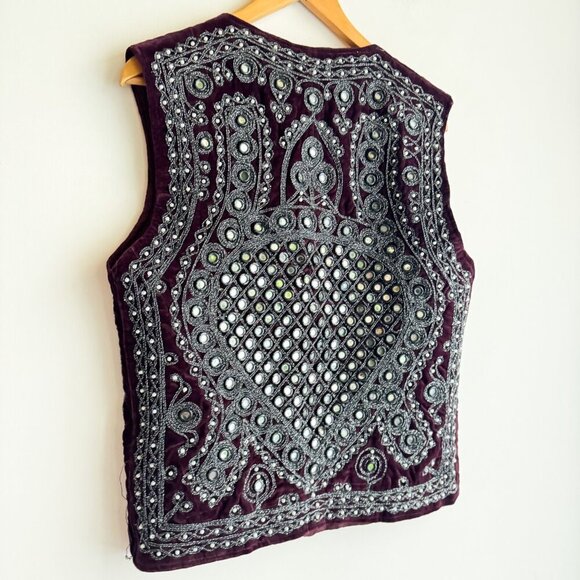 The Chaus Woman Embellished Embroidered Ethnic Burgundy Velvet Vest M - Picture 4 of 4